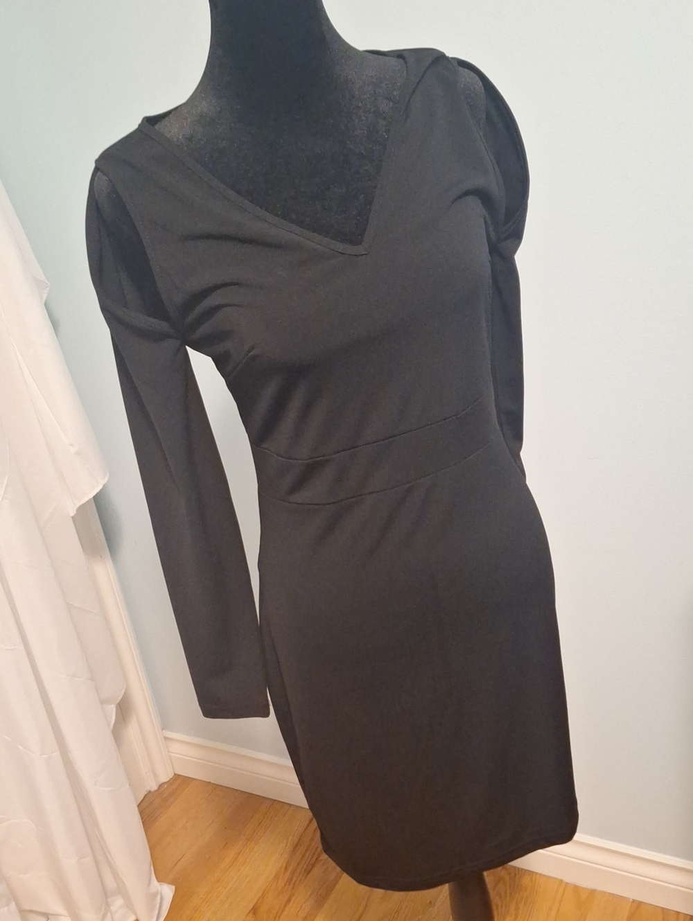 SHEIN Black Long Sleeve V-Neck Bodycon Dress